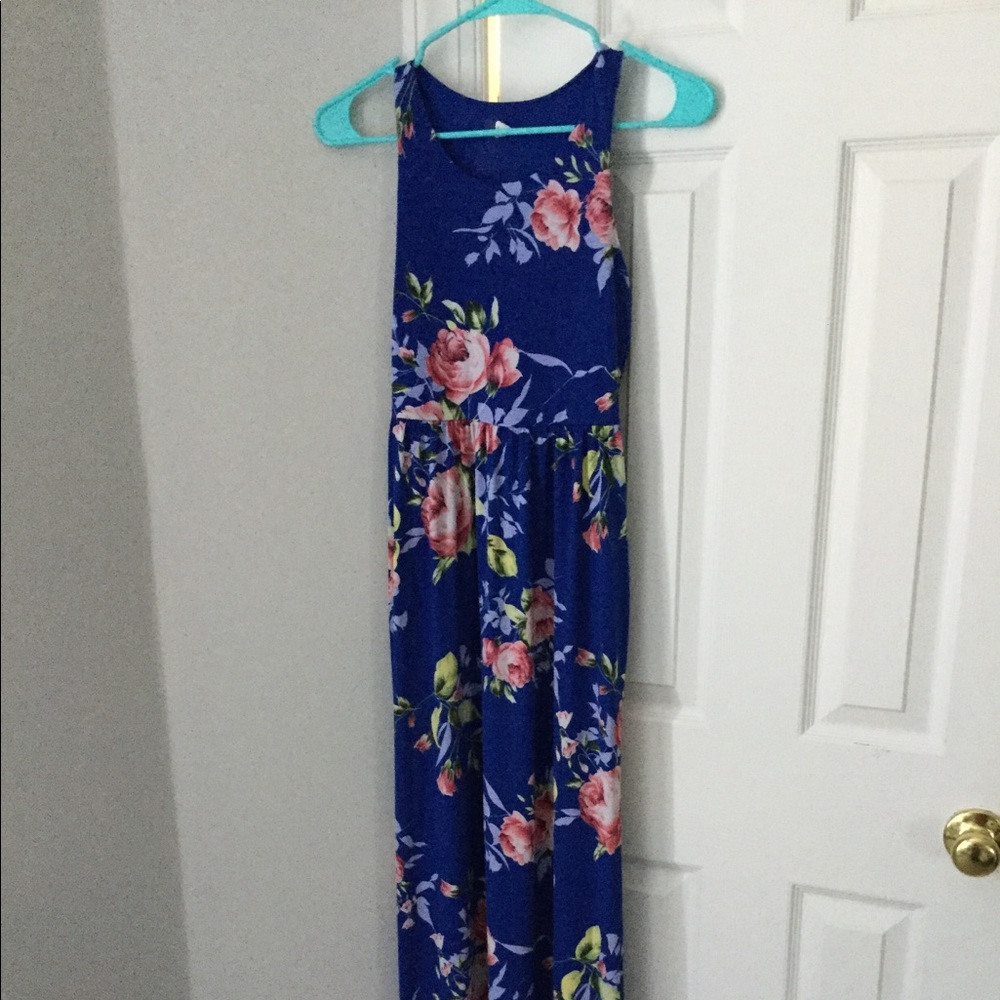 Maternity maxi dress